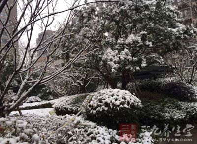 冻疮是由于寒冷引起的局限性炎症损害 冻疮是由于寒冷引起的局限性炎症损害