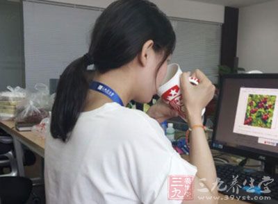 餐后半小时喝一些水 餐后半小时喝一些水