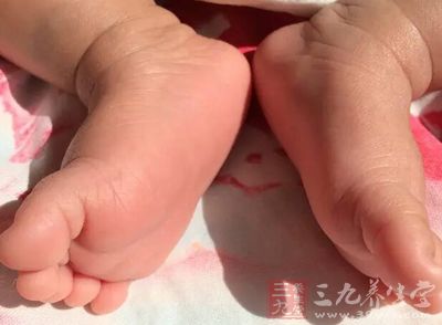 脚离心脏远,血液供应慢而少,皮下脂肪层较薄,保暖性较差 脚离心脏远,血液供应慢而少,皮下脂肪层较薄,保暖性较差