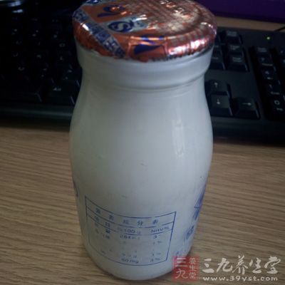 牛奶含有丰富的乳清酸和钙质