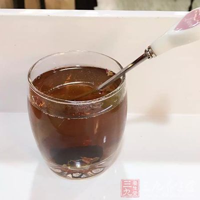 有的人喜歡在酒后泡一杯濃茶