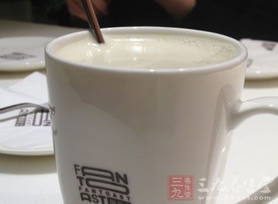 因为牛奶就是便宜、有效的美容面膜。 因为牛奶就是便宜、有效的美容面膜。