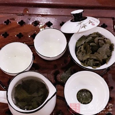 女人是一定要喝茶的,如果胃没有毛病,绿茶和乌龙茶好。 女人是一定要喝茶的,如果胃没有毛病,绿茶和乌龙茶好。