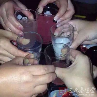 应酬时酒少喝一点