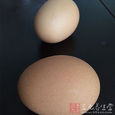 每天早晨吃上一个水煮鸡蛋就能大大降低患乳腺癌地风险性 每天早晨吃上一个水煮鸡蛋就能大大降低患乳腺癌地风险性