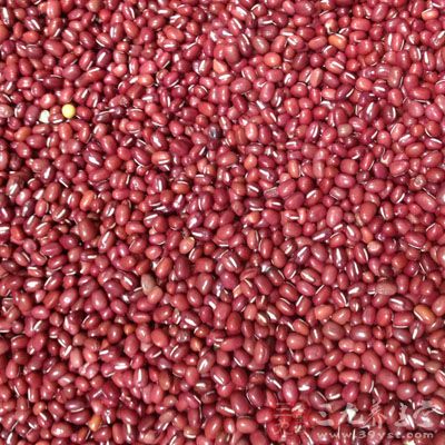 红豆又称为赤小豆，具有利水消肿，健脾胃的作用