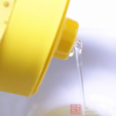 对于女人来说,早餐选择面包加蜂蜜,无疑是明智的。不过,你好是用深颜色的蜂蜜,尽量不用浅颜色的 对于女人来说,早餐选择面包加蜂蜜,无疑是明智的。不过,你好是用深颜色的蜂蜜,尽量不用浅颜色的