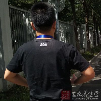 练拳时要以意行气，以气运身”