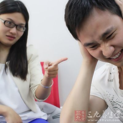 尤其是面对妻子的质问时，男人们心里非常抵触