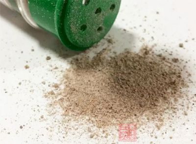 花椒、丁香、胡椒这类食品都是作料，在平常做菜时，放一些可使菜的味道变得更好。