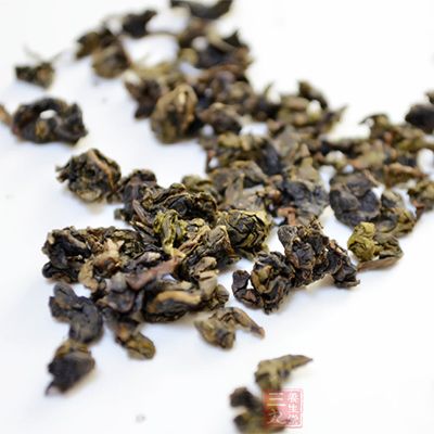 行经期经血中含有比较高的血红蛋白、血浆蛋白和血色素，所以女性经期过后会流失大量铁质，应多补铁。