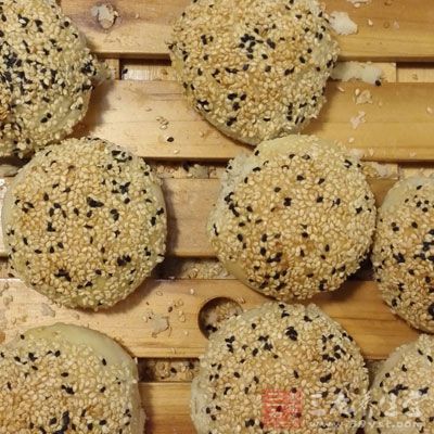 吃饼干的时候，可以搭配一些蔬菜或者酸味水果