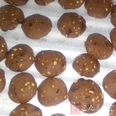 若将点心的热量数字化，活动量低的人每天点心热量的容许范围是在150-200大卡之间