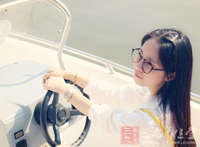 想成功塑造完美妆容就要打好粉底的基础