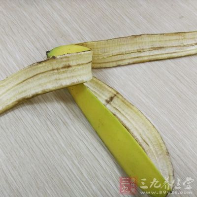 香蕉皮中含有多糖、蛋白质、维生素C