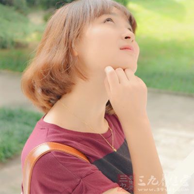 头发：烫染过频风险高