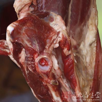 豬、牛、羊肉和精致調(diào)味的食物、糖、白面粉都不宜食用