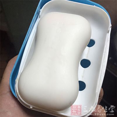 肥皂、卫生棉条、浴液、纸巾等等为清洁下阴而设的产品,若果含有香气或除臭剂,便可能会造成感染。 肥皂、卫生棉条、浴液、纸巾等等为清洁下阴而设的产品,若果含有香气或除臭剂,便可能会造成感染。