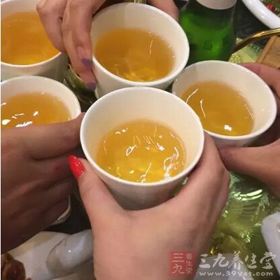 有人认为啤酒能利尿