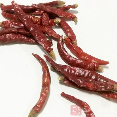 勿吃容易引发出汗的食品，如辣椒