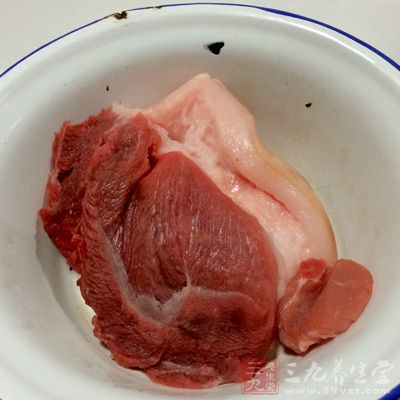 将生鲜肉类加工成肉馅 将生鲜肉类加工成肉馅