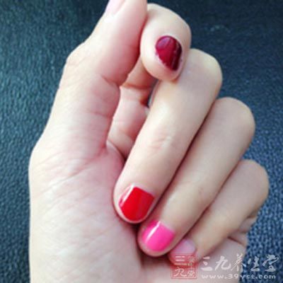 指甲劈了不剪,用嘴咬 指甲劈了不剪,用嘴咬