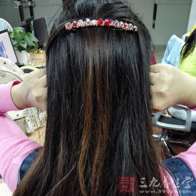 从头到脚底，仔细察看每一寸肌肤