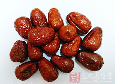 红枣500克、阿胶、胡桃仁肉150克、黑胡麻仁150克、桂花150克、冰糖250克、黄酒800毫升。 红枣500克、阿胶、胡桃仁肉150克、黑胡麻仁150克、桂花150克、冰糖250克、黄酒800毫升。