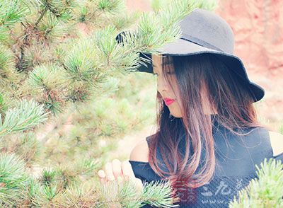 女性在20~30多岁的时候,常会出现像月经不调、阴道炎、盆腔炎以及子宫肌瘤等疾病 女性在20~30多岁的时候,常会出现像月经不调、阴道炎、盆腔炎以及子宫肌瘤等疾病