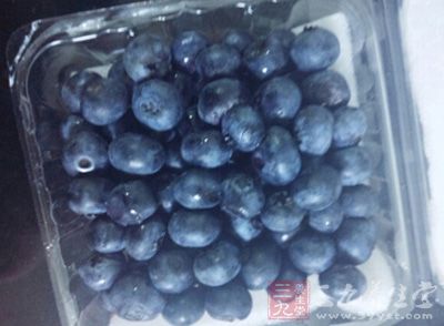 蓝莓中所含有的榭皮素和白藜芦醇是强效抗炎抗氧化物来源
