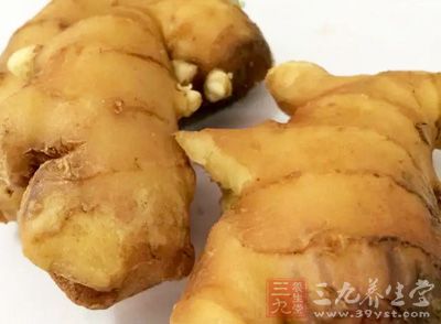 每次2-3分钟，连续用鲜姜擦两三次