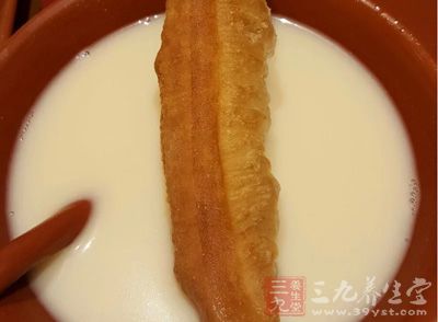 中式传统“油条加豆浆”长期受到国人喜爱