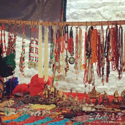 天然琥珀蜜蜡有消炎止痛的功效