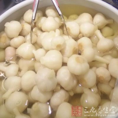 在腌制鱼、肉、菜等食物时,容易使加入的食盐转化成亚X盐 在腌制鱼、肉、菜等食物时,容易使加入的食盐转化成亚X盐