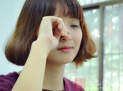 用红茶包敷眼皮让黑眼圈变淡 用红茶包敷眼皮让黑眼圈变淡