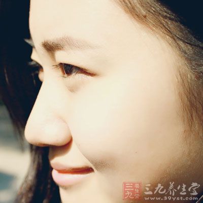 眼周唇部不需要防晒霜