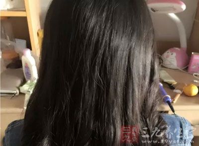 我们能用手触摸到的是头皮的皮层部分 我们能用手触摸到的是头皮的皮层部分