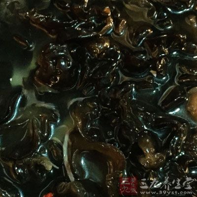 黑木耳、海带、苹果、蜂蜜、糙米等食物则能帮消化系统排毒 黑木耳、海带、苹果、蜂蜜、糙米等食物则能帮消化系统排毒