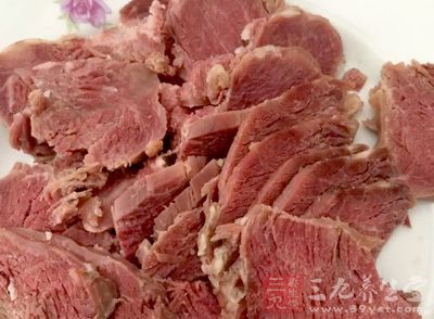 將蘿卜、牛肉分別洗凈