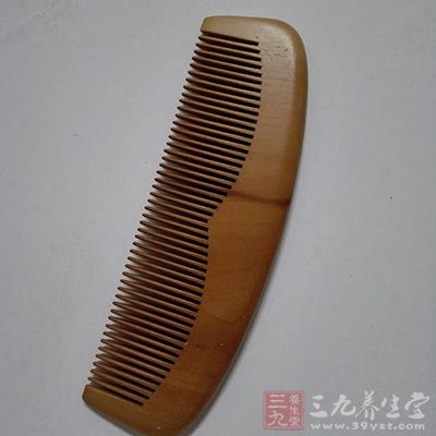 日常护理备个牛角梳或木梳