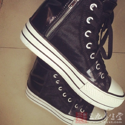 这样前脚要承受更大的重力