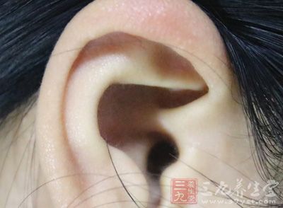 耳后是特别容易生长小肿瘤和粉瘤的地方