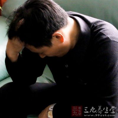 因为习惯了独来独往、不苟言笑，成为大家眼中“工资高，人气低”的“边缘人”