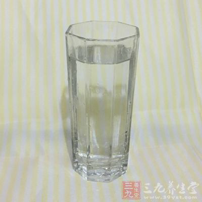 冬季一般每日补水量不应少于2000—3000ml