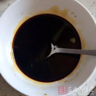 酱油5克，醋5克，白砂糖5克，色拉油15克