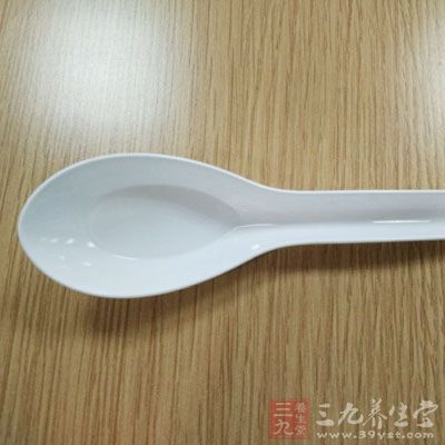 一次性的塑料勺子是很多人都会使用的