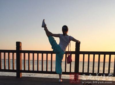 每日金鸡独立1分钟,预防老年痴呆 每日金鸡独立1分钟,预防老年痴呆