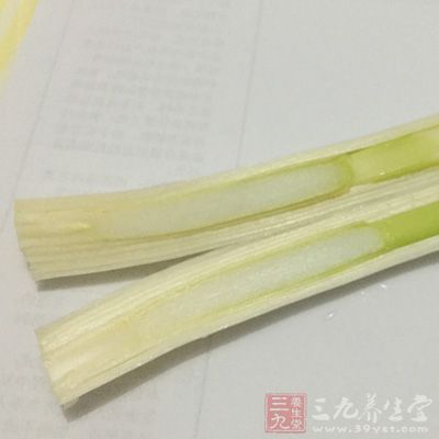 做一道以大葱葱白为主料的小炒