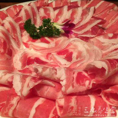 羊肉700克，胡蘿卜300克，蔥15克