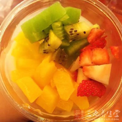 多吃新鲜水果食用菌等食物